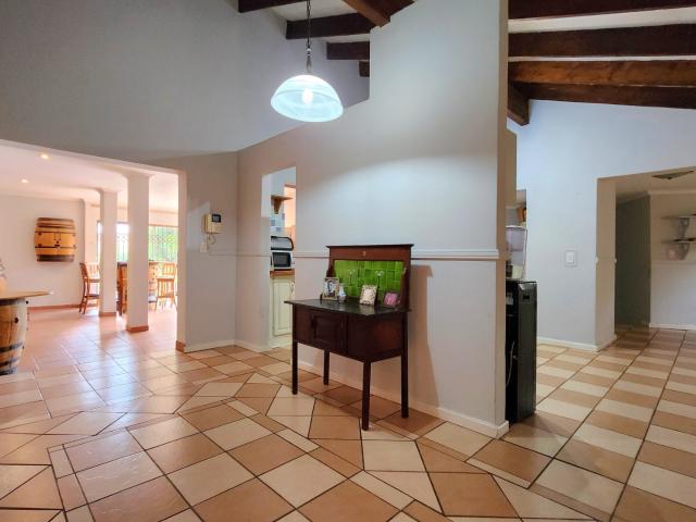 6 Bedroom House For Sale in Zwartkop