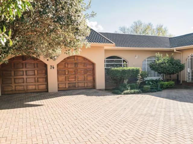 6 Bedroom House Flamwood Flamwood 103182643
