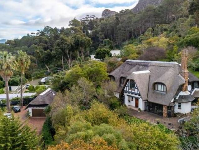 6 Bedroom House in Constantia
