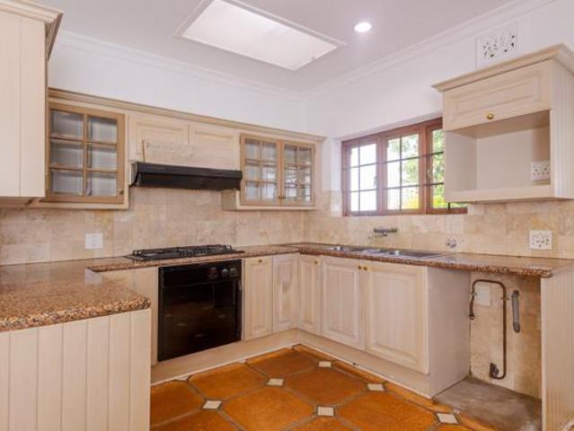 6 Bedroom House in Constantia