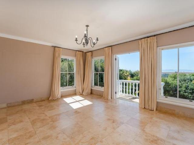 6 Bedroom House in Constantia