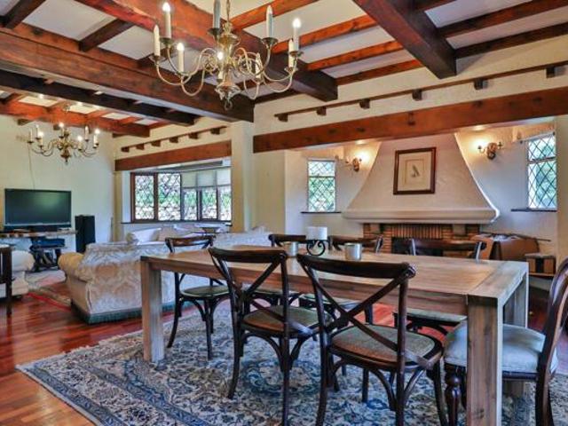 6 Bedroom House in Constantia