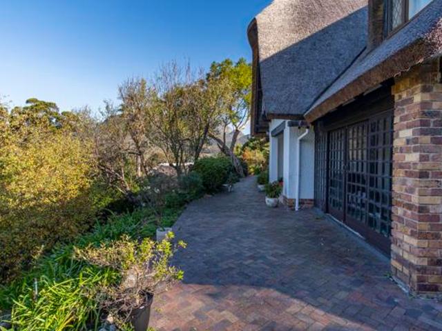 6 Bedroom House in Constantia