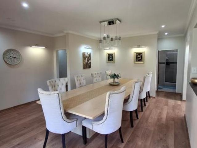 6 Bedroom House in Constantia Kloof