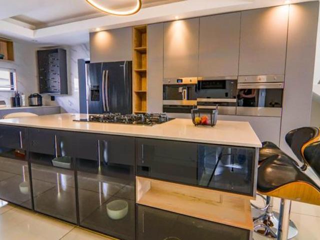 6 Bedroom House in Copperleaf Estate