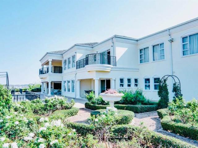 6 Bedroom House in Cornwall Hill