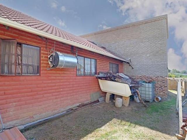 6 Bedroom House in Cosmo City