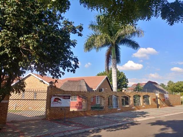 6 Bedroom House in Cashan