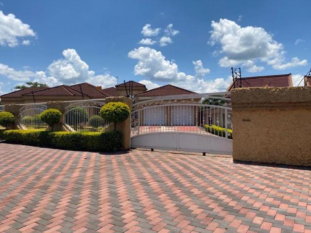 6 Bedroom House in Chroompark