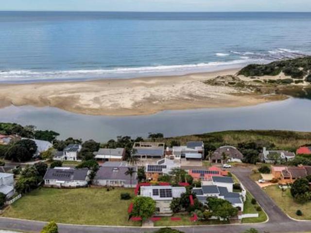 6 Bedroom House in Cintsa East