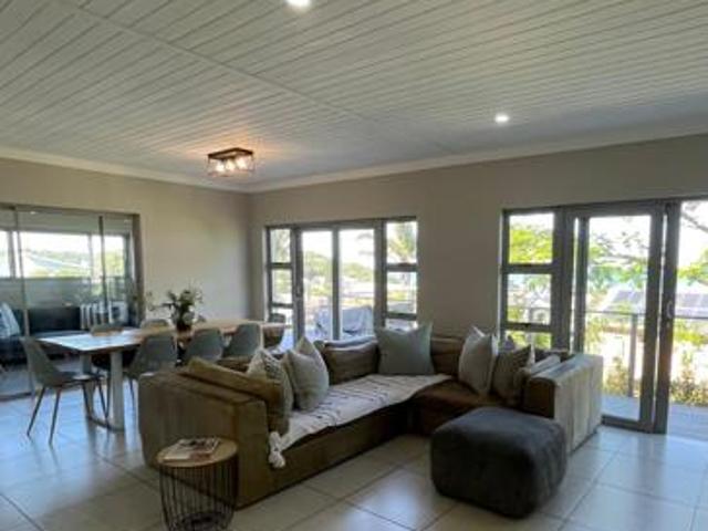 6 Bedroom House in Cintsa
