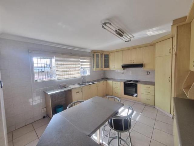 6 Bedroom House in Clare Estate