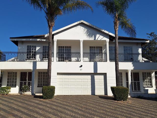 6 Bedroom House in Claudius