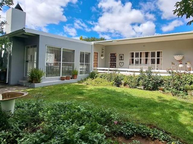 6 Bedroom House in Cradock Nxuba