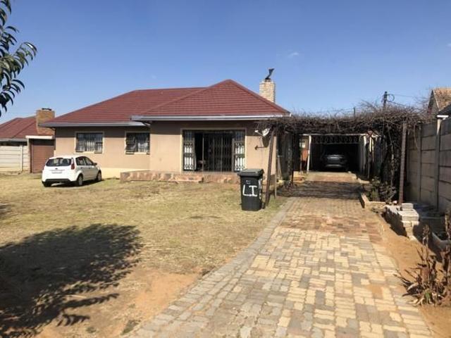6 Bedroom House in Creswell Park