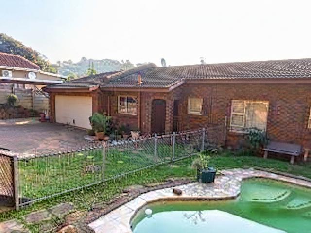 6 Bedroom House in Amanzimtoti