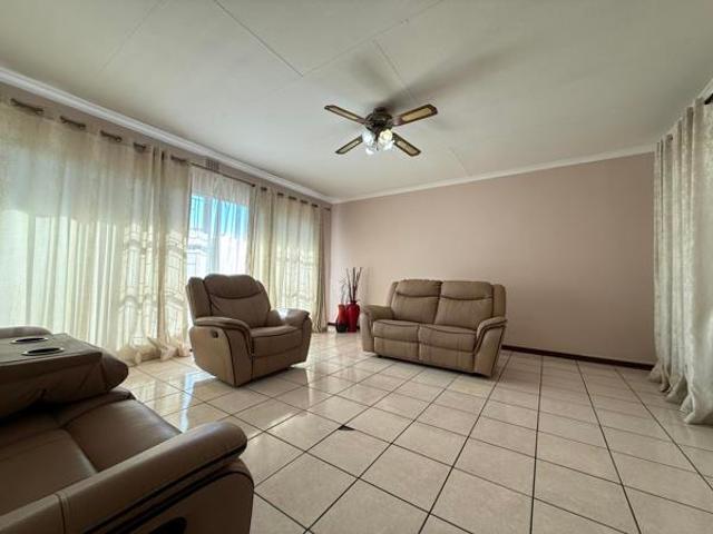 6 Bedroom House in Amiel Park