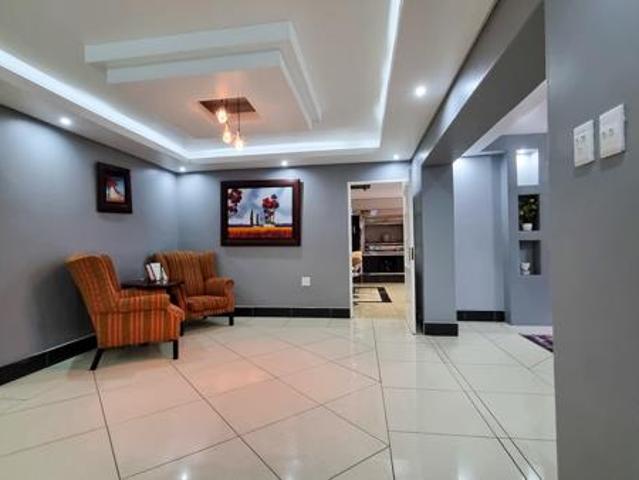 6 Bedroom House in Aerorand