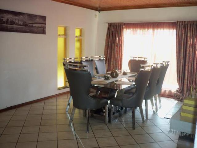 6 Bedroom House in Aerorand