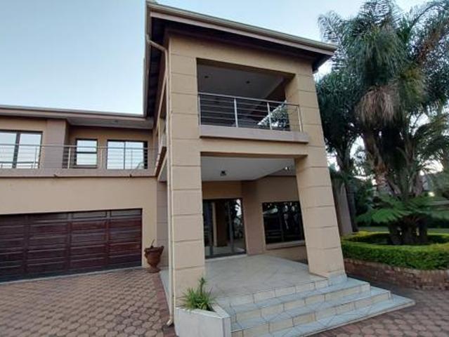 6 Bedroom House in Aerorand