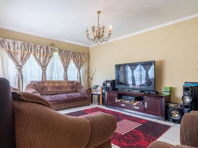 6 Bedroom House in Allens Nek