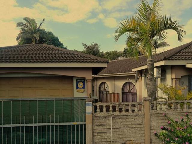 6 Bedroom House in Arboretum