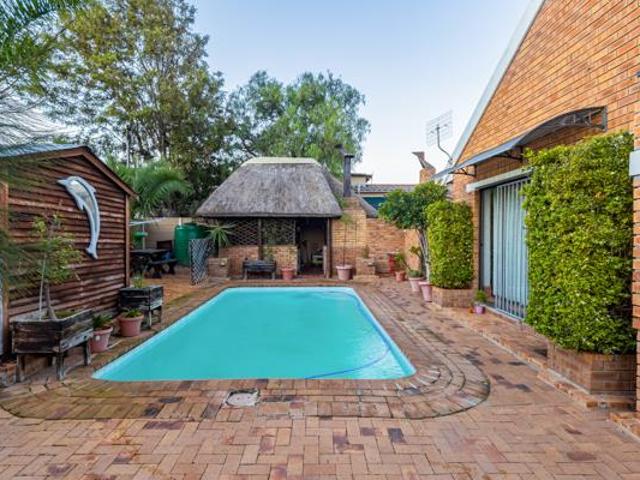 6 Bedroom House in Bothasig