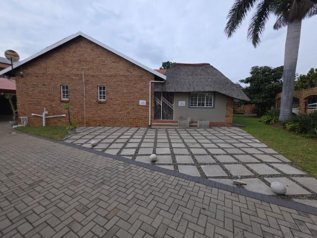 6 Bedroom House in Bo dorp
