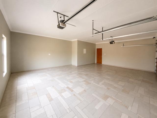 6 Bedroom House in Boschkop AH