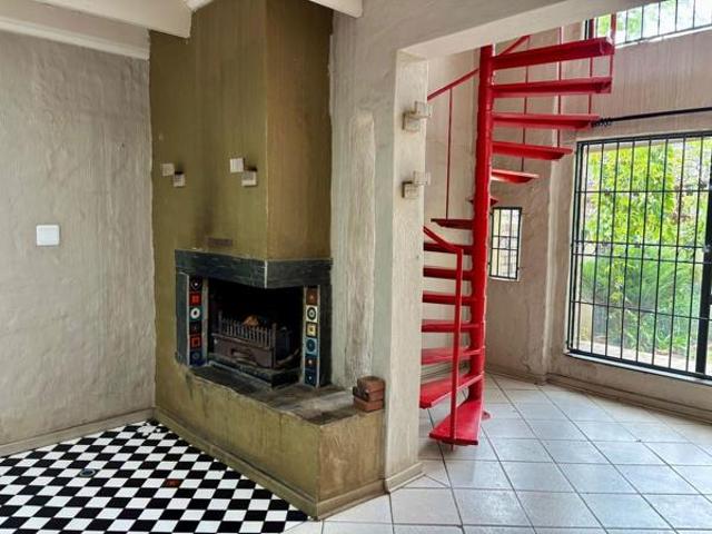 6 Bedroom House in Bayswater