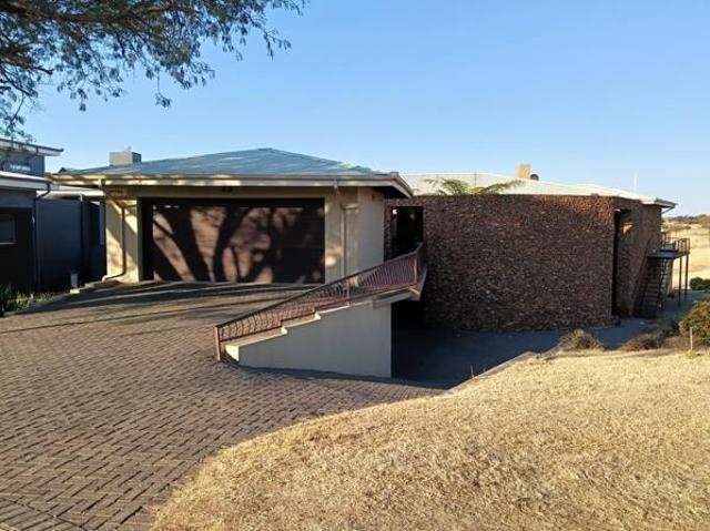 6 Bedroom House in Bankenveld