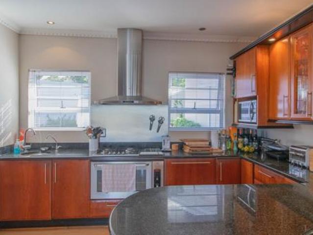 6 Bedroom House in Beacon Bay