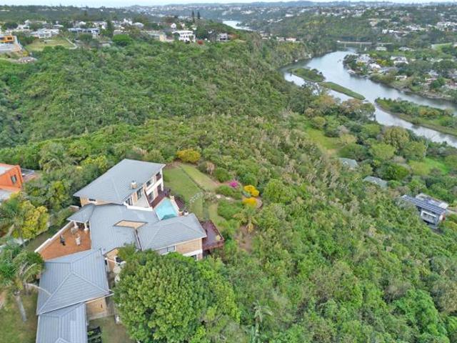 6 Bedroom House in Beacon Bay