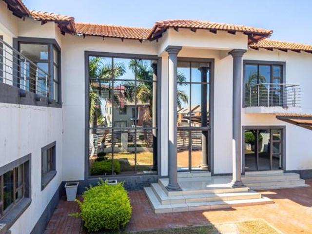 6 Bedroom House in Bendor