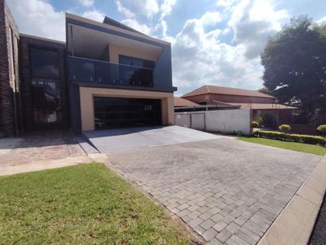 6 Bedroom House in Bendor