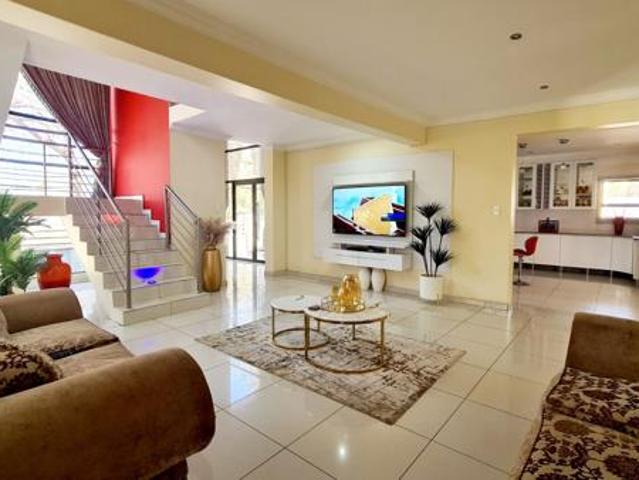6 Bedroom House in Bendor