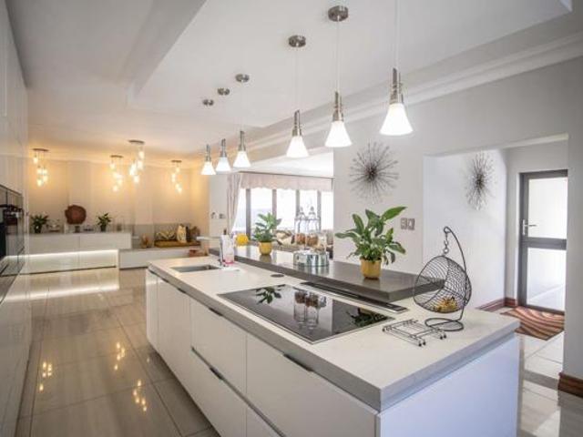 6 Bedroom House in Birdwood
