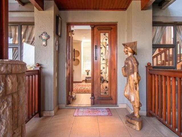 6 Bedroom House in Birdwood