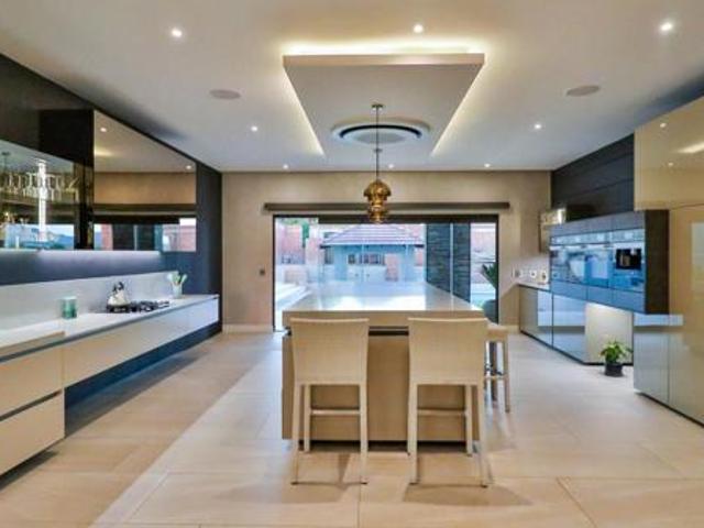 6 Bedroom House in Birdwood Estate