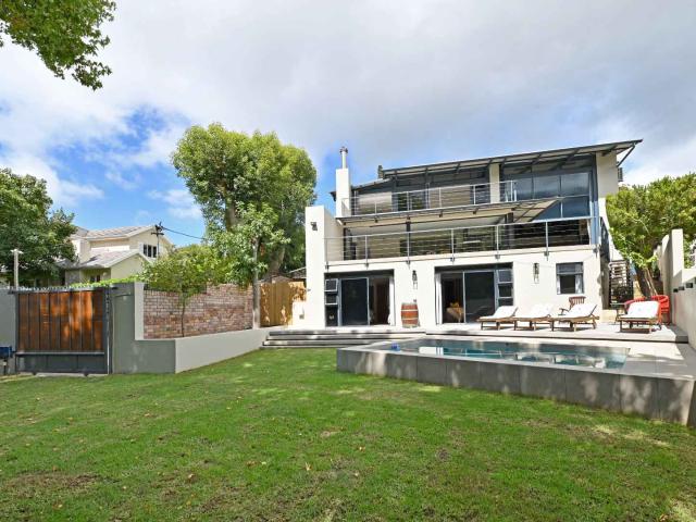 6 Bedroom House in Bishopscourt
