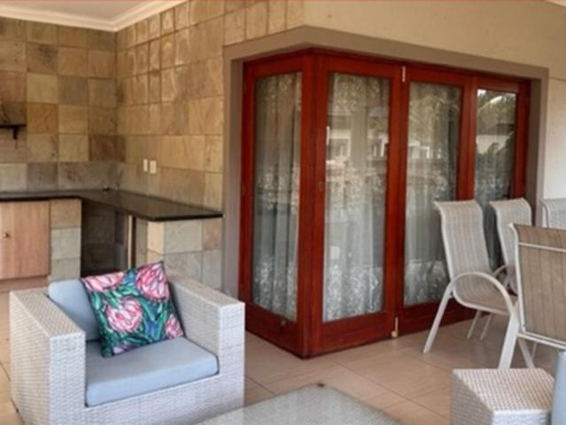 6 Bedroom House in Blue Valley Golf Estate