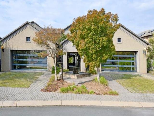6 Bedroom House in Blue Valley Golf Estate