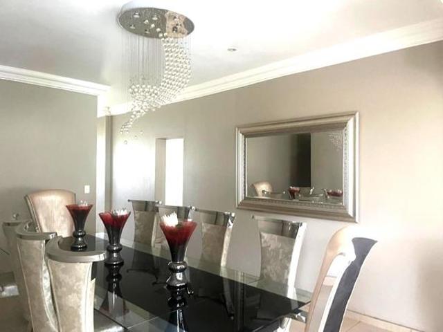 6 Bedroom House in Blue Valley Golf Estate