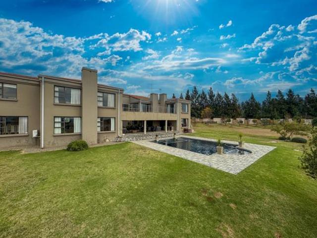 6 Bedroom House in Blue Saddle Ranches