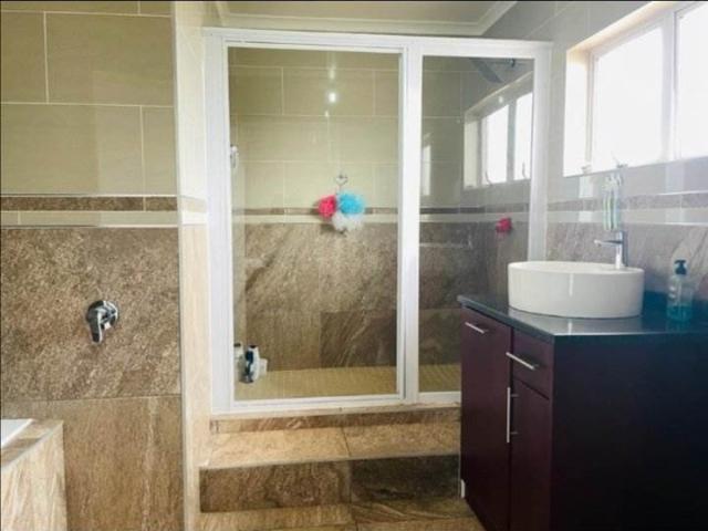 6 Bedroom House in Bluff