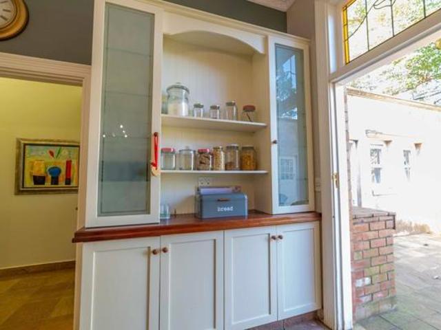 6 Bedroom House in Blackridge