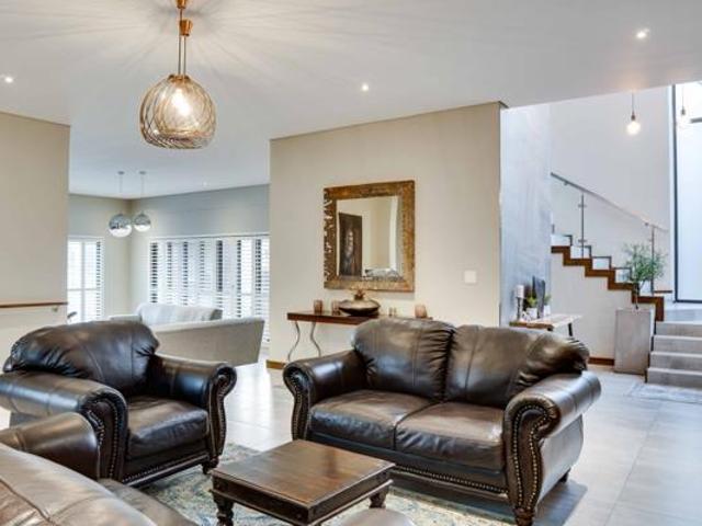 6 Bedroom House in Bryanston