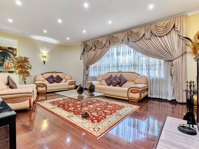 6 Bedroom House in Bryanston