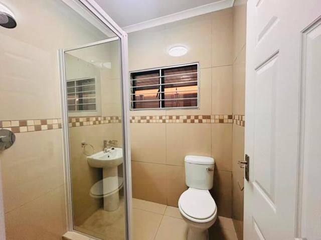 6 Bedroom House in Brackenham