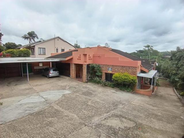 6 Bedroom House in Brindhaven